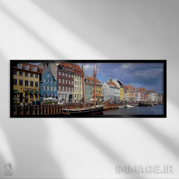تابلو Nyhavn, Copenhagen, Denmark" - "خانههای کنار آب رنگارنگ، نیهاون، کپنهاگ، دانمارک" اثر پانورامیک ایمجز (استودیو عکاسی عریض) - نمای قابدار مشکی