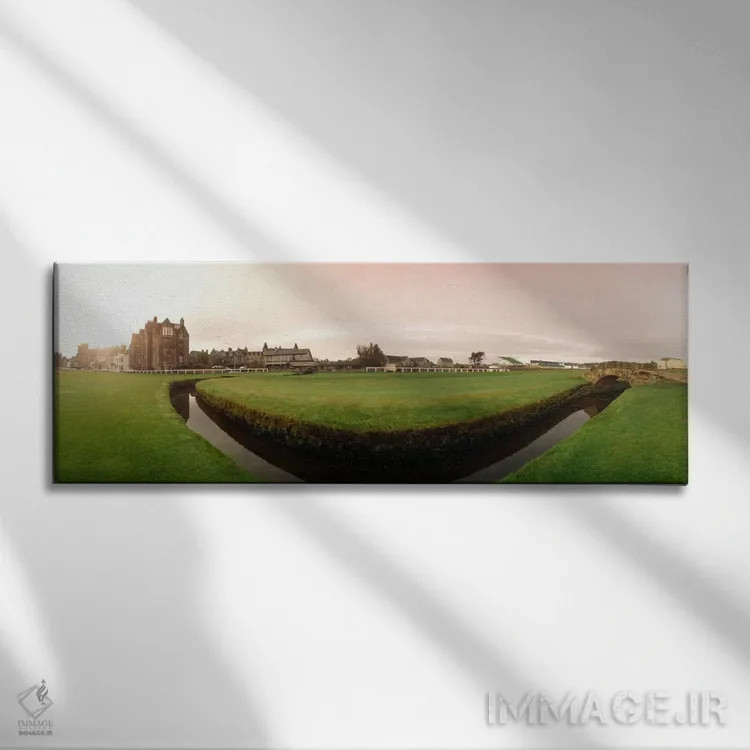 تابلو Old Course, The Royal And Ancient Golf Club Of St. Andrews, Fife, Scotland" - "نمای سطح زمین از پل سویلکان و نهر، زمین قدیمی، باشگاه گلف رویال و آنتیک سنت اندروز، فایف، اسکاتلند" اثر پانورامیک ایمجز (استودیو عکاسی عریض) - نمای روبهرو روی دیوار