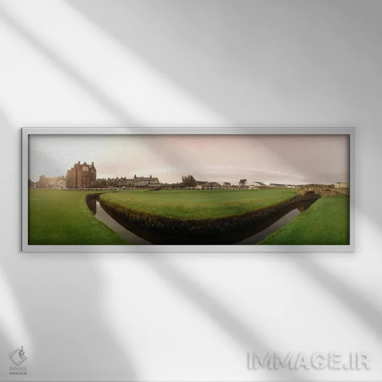 تابلو Old Course, The Royal And Ancient Golf Club Of St. Andrews, Fife, Scotland" - "نمای سطح زمین از پل سویلکان و نهر، زمین قدیمی، باشگاه گلف رویال و آنتیک سنت اندروز، فایف، اسکاتلند" اثر پانورامیک ایمجز (استودیو عکاسی عریض) - نمای قابدار سفید