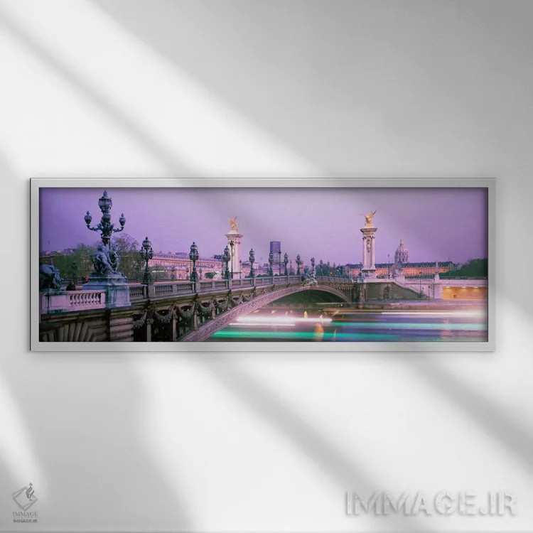 تابلو Paris, Ile-de-France, France" - "نورهای حرکت تاری زیر پل الکساندر سوم، پاریس، ایل-د-فرانس، فرانسه" اثر پانورامیک ایمجز (استودیو عکاسی عریض) - نمای قابدار سفید