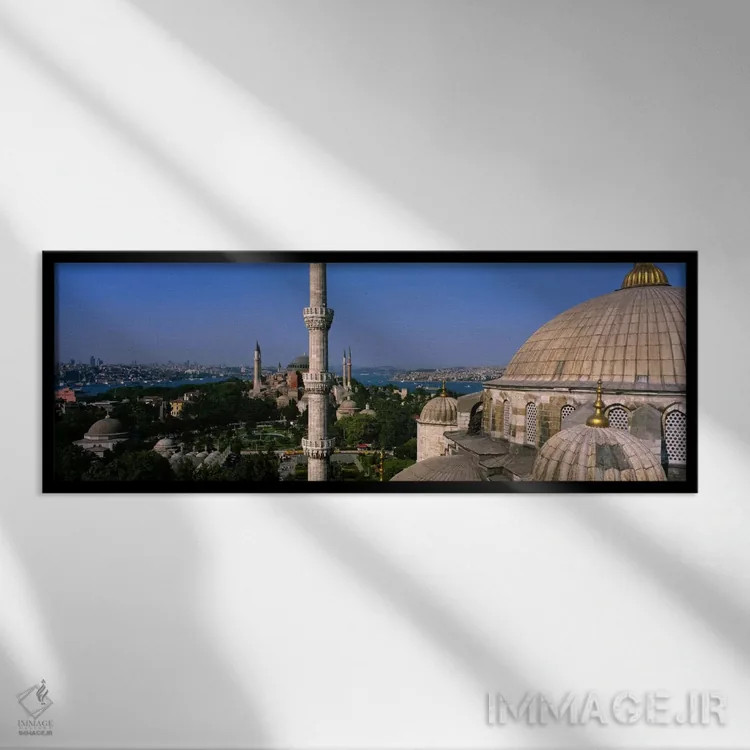 تابلو Istanbul, Turkey" - "نمای زاویه بلند از مسجد آیاصوفیا (مسجد ایاصوفیه) و مسجد سلطان احمد (مسجد آبی)، استانبول، ترکیه" اثر پانورامیک ایمجز (استودیو عکاسی عریض) - نمای قابدار مشکی
