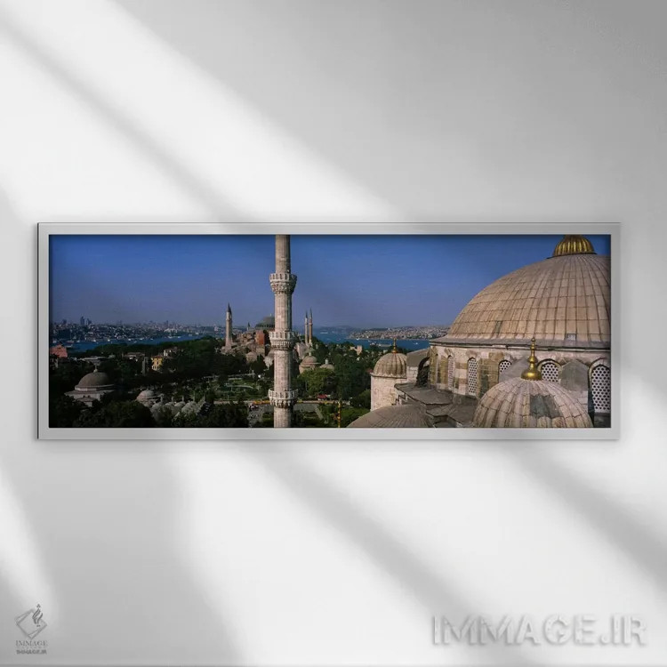 تابلو Istanbul, Turkey" - "نمای زاویه بلند از مسجد آیاصوفیا (مسجد ایاصوفیه) و مسجد سلطان احمد (مسجد آبی)، استانبول، ترکیه" اثر پانورامیک ایمجز (استودیو عکاسی عریض) - نمای قابدار سفید