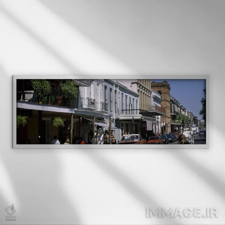 تابلو French Quarter, New Orleans, Louisiana, USA" - "ساختمانها در یک شهر، محله فرانسوی، نیو اورلئانز، لوئیزیانا، ایالات متحده آمریکا" اثر پانورامیک ایمجز (استودیو عکاسی عریض) - نمای قابدار سفید