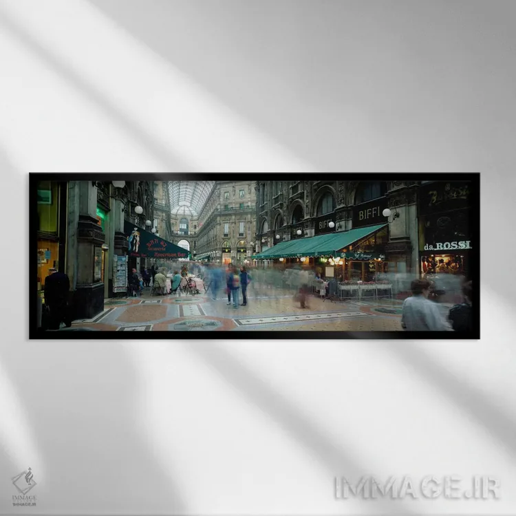 تابلو حرکت محو خریداران، گالریا ویتوریا امانوئل دوم، میلان، لومباردی، ایتالیا اثر پانورامیک ایمجز (استودیو عکاسی عریض) - نمای قابدار مشکی