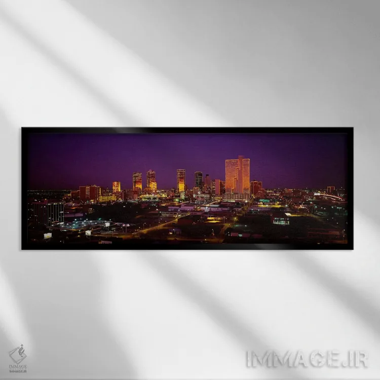 تابلو نمای بالا از آسمانخراشهایی که در شب روشن شدهاند، دالاس، تگزاس، ایالات متحده اثر پانورامیک ایمجز (استودیو عکاسی عریض) - نمای قابدار مشکی