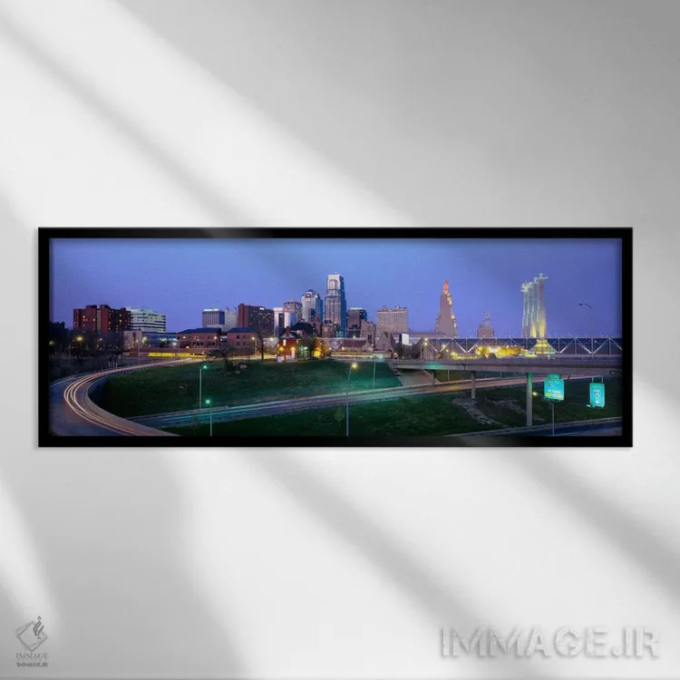 تابلو ساختمانها در یک شهر، کانزاس سیتی، میزوری، ایالات متحده اثر پانورامیک ایمجز (استودیو عکاسی عریض) - نمای قابدار مشکی