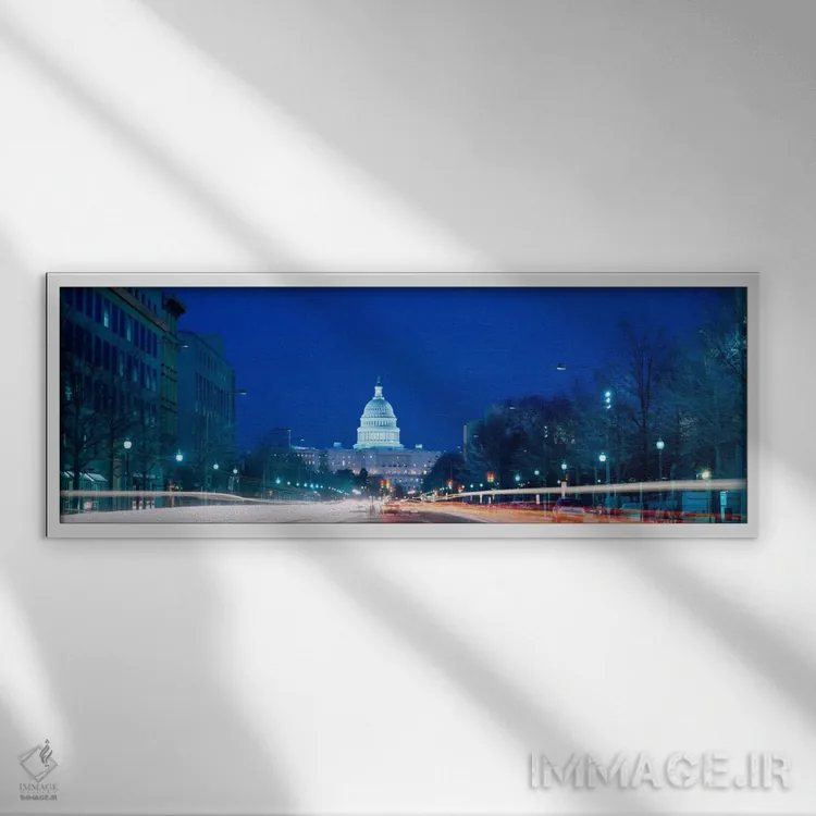 تابلو ساختمان دولتی روشن شده در غروب، ساختمان کنگره، خیابان پنسیلوانیا، واشنگتن دیسی، ایالات متحده آمریکا اثر پانورامیک ایمجز (استودیو عکاسی عریض) - نمای قابدار سفید