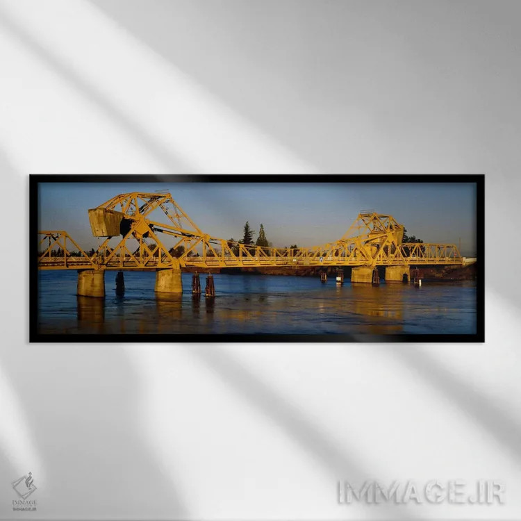 تابلو پل متحرک روی رودخانه، دلتا رودخانه ساکرامنتو-سان جواکین، کالیفرنیا، ایالات متحده آمریکا اثر پانورامیک ایمجز (استودیو عکاسی عریض) - نمای قابدار مشکی