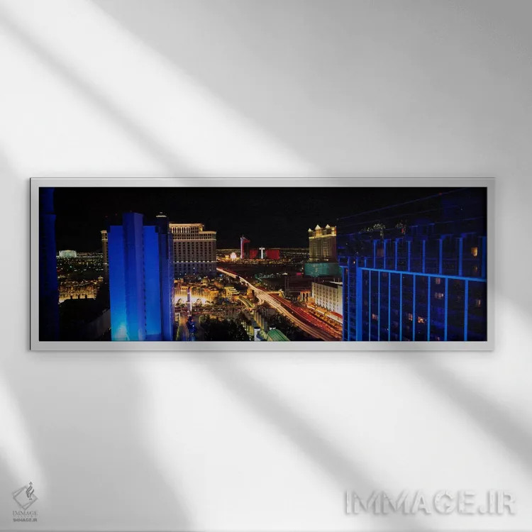 تابلو ساختمانهای روشن شده در شب، لاسوگاس، نواد، ایالات متحده آمریکا اثر پانورامیک ایمجز (استودیو عکاسی عریض) - نمای قابدار سفید
