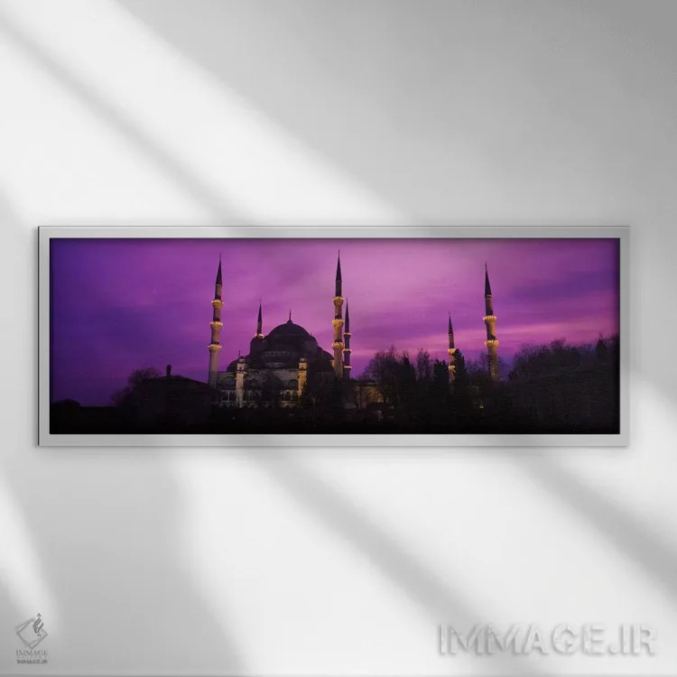 تابلو مسجد روشن شده در غروب، مسجد آبی، استانبول، ترکیه #۲ اثر پانورامیک ایمجز (استودیو عکاسی عریض) - نمای قابدار سفید