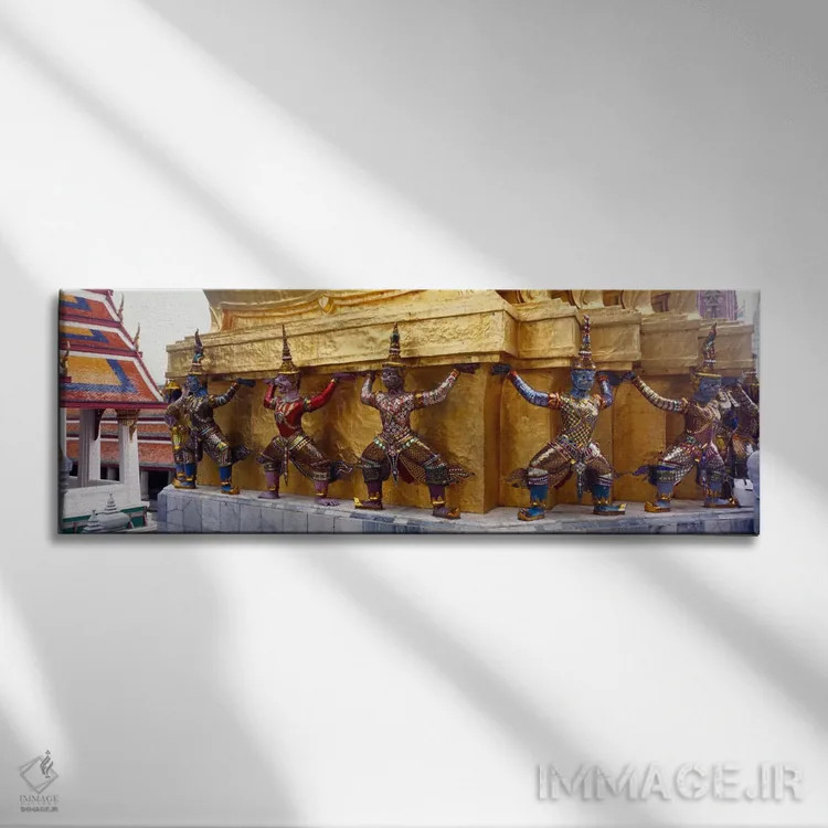 تابلو مجسمهها در پای چدی طلایی، کاخ بزرگ، بانکوک، تایلند اثر پانورامیک ایمجز (استودیو عکاسی عریض) - نمای روبهرو روی دیوار
