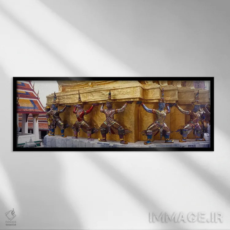 تابلو مجسمهها در پای چدی طلایی، کاخ بزرگ، بانکوک، تایلند اثر پانورامیک ایمجز (استودیو عکاسی عریض) - نمای قابدار مشکی