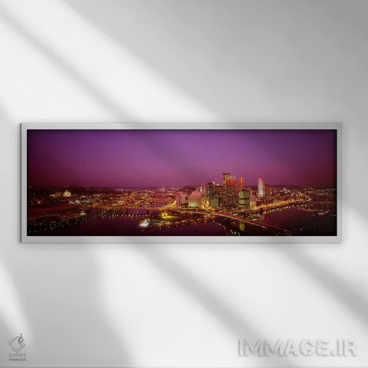 تابلو نمای بالا از ساختمانها روشن شده در شب، استادیوم سه رودخانه، پیتسبورگ، پنسیلوانیا، ایالات متحده آمریکا اثر پانورامیک ایمجز (استودیو عکاسی عریض) - نمای قابدار سفید