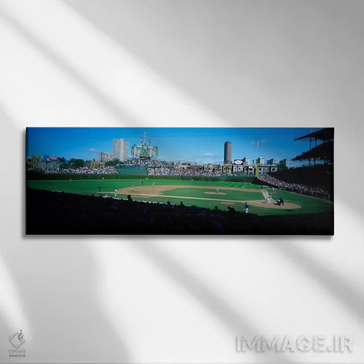 تابلو مسابقه بیسبال در حال برگزاری، استادیوم وریگلی، شیکاگو، شهرستان کک، ایلینوی، ایالات متحده آمریکا اثر پانورامیک ایمجز (استودیو عکاسی عریض) - نمای روبهرو روی دیوار