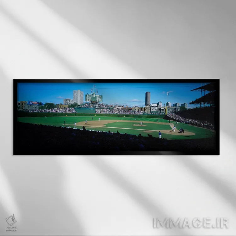 تابلو مسابقه بیسبال در حال برگزاری، استادیوم وریگلی، شیکاگو، شهرستان کک، ایلینوی، ایالات متحده آمریکا اثر پانورامیک ایمجز (استودیو عکاسی عریض) - نمای قابدار مشکی