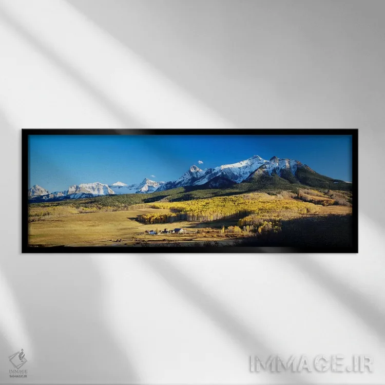 تابلو نمای هوایی از مزرعه آخرین دلار با رشته کوه اسنفلس در پسزمینه، کلرادو، ایالات متحده آمریکا اثر پانورامیک ایمجز (استودیو عکاسی عریض) - نمای قابدار مشکی