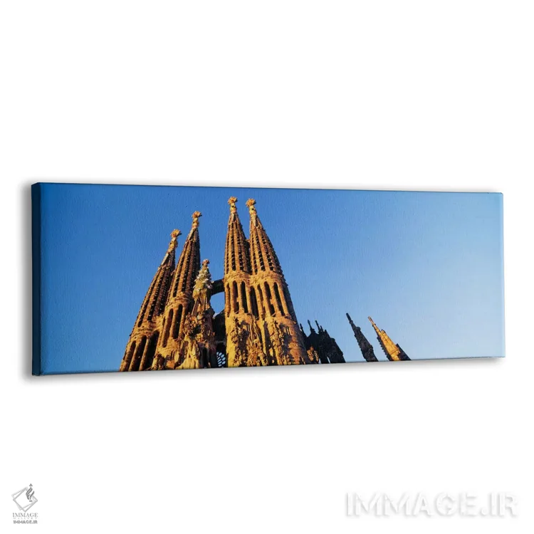تابلو نمای زاویه پایین از یک کلیسا، ساگرادا فامیلیا، بارسلونا، اسپانیا اثر پانورامیک ایمجز (استودیو عکاسی عریض) - نمای پرسپکتیو محصول