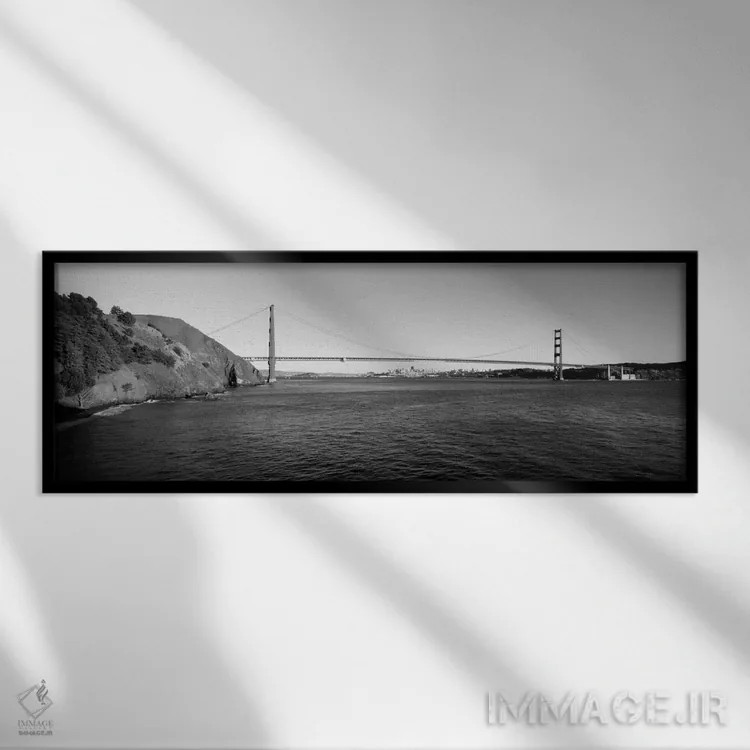 تابلو پل معلق بر فراز دریا، پل گلدن گیت، سانفرانسیسکو، کالیفرنیا، آمریکا (سیاه و سفید) اثر پانورامیک ایمجز (استودیو عکاسی عریض) - نمای قابدار مشکی