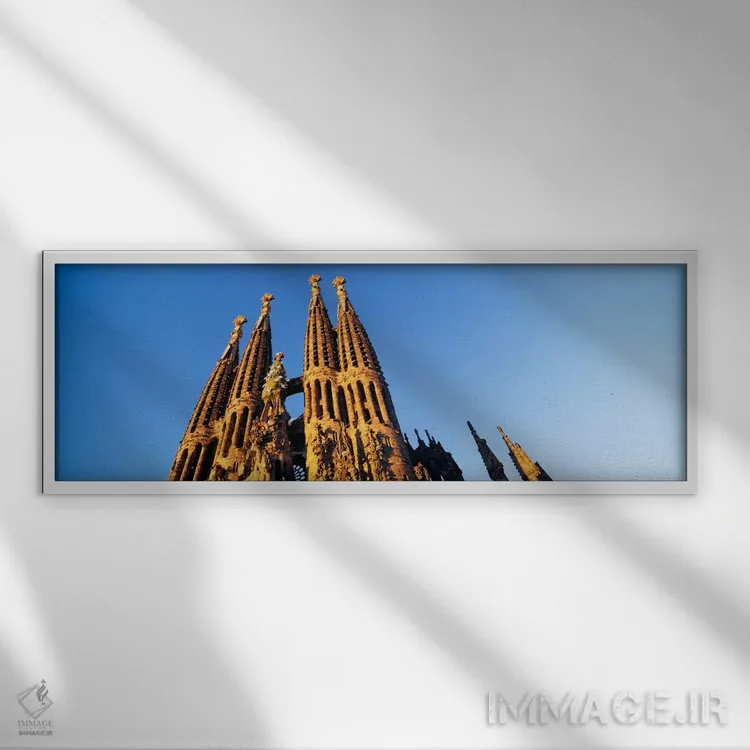 تابلو نمای زاویه پایین از یک کلیسا، ساگرادا فامیلیا، بارسلونا، اسپانیا اثر پانورامیک ایمجز (استودیو عکاسی عریض) - نمای قابدار سفید