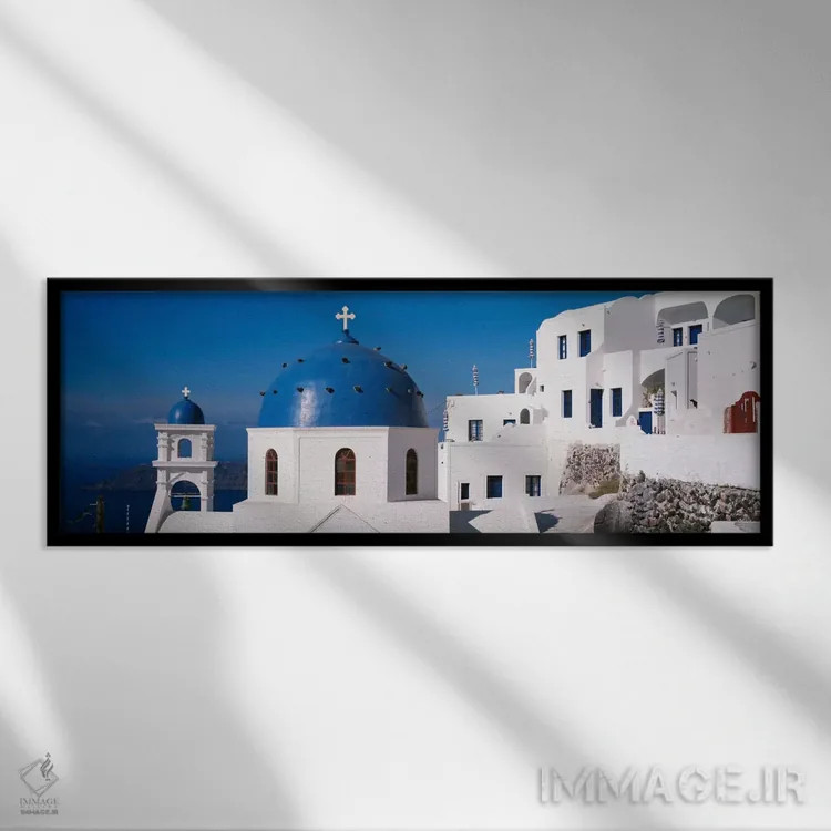 تابلو یونان، سانتورینی، فیرات، کلیسای آناستاسیوس، گنبد آبی بر روی یک کلیسا اثر پانورامیک ایمجز (استودیو عکاسی عریض) - نمای قابدار مشکی