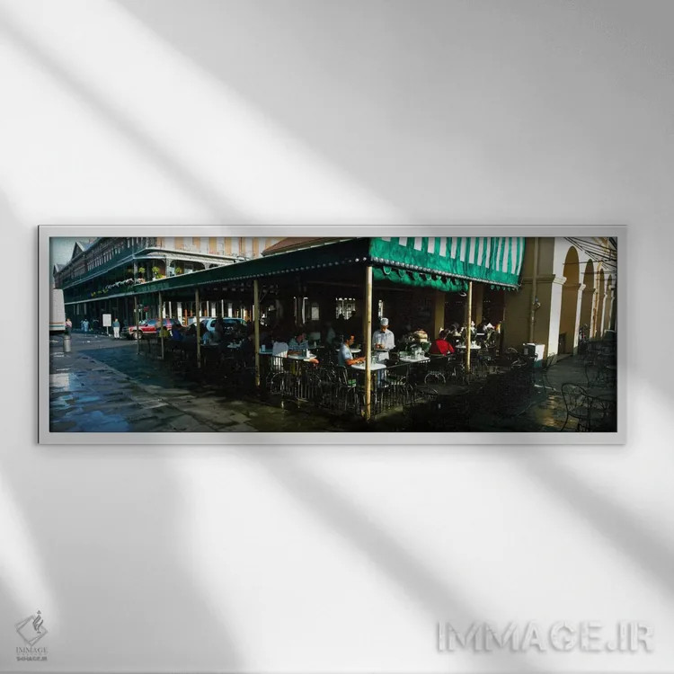تابلو "گردشگران در یک کافیشاپ، کافه دو موند، خیابان دکاتور، محله فرانسه، نیواورلئان، لوئیزیانا، ایالات متحده آمریکا" اثر پانورامیک ایمجز (استودیو عکاسی عریض) - نمای قابدار سفید