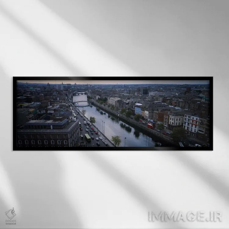 تابلو "نما از بالا از رودخانه لیفی، دوبلین، استان لینستر، جمهوری ایرلند" اثر پانورامیک ایمجز (استودیو عکاسی عریض) - نمای قابدار مشکی