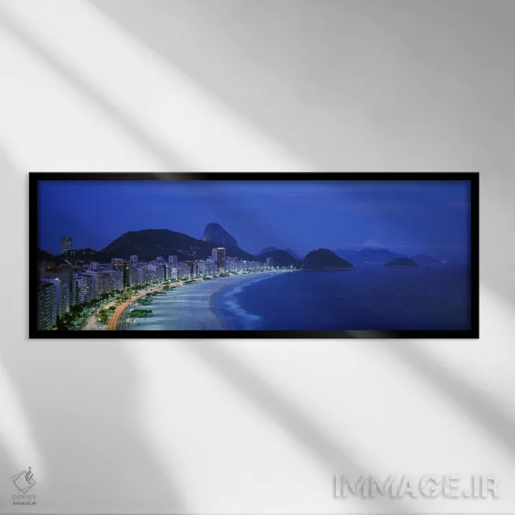 تابلو "ساحل کوپاکابانا و کوه شوگرلوف در شب، ریو دو ژانیرو، برزیل" اثر پانورامیک ایمجز (استودیو عکاسی عریض) - نمای قابدار مشکی