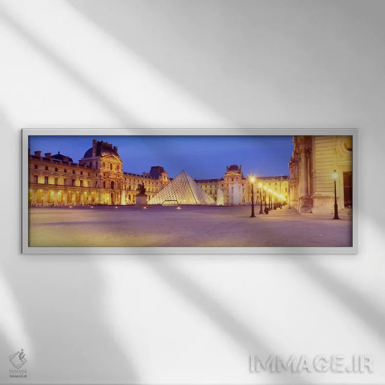 تابلو "هرم لوور در شب، حیاط ناپلئون، موزه لوور، پاریس، فرانسه" اثر پانورامیک ایمجز (استودیو عکاسی عریض) - نمای قابدار سفید