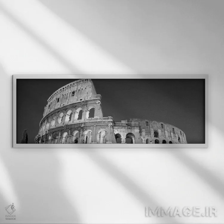تابلو Coliseum, Rome, Lazio, Italy (black & white),نمای از زاویه پایین به ویرانههای آمفیتئاتر کولوسئوم، رم، لاتزیو، ایتالیا (سیاه و سفید) اثر پانورامیک ایمجز (استودیو عکاسی عریض) - نمای قابدار سفید
