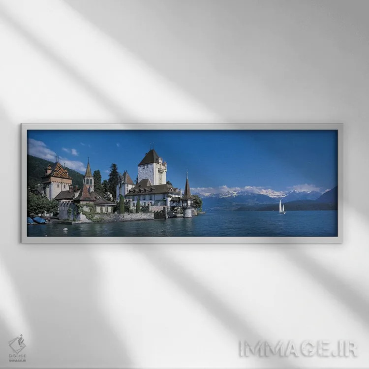 تابلو قلعه اوبرهوفن با دریاچه تون، سوئیس اثر پانورامیک ایمجز (استودیو عکاسی عریض) - نمای قابدار سفید