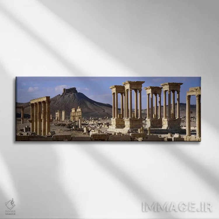 تابلو Palmyra, Homs Governorate, Syria,تتراپیلون ستونسرای بزرگ با نمایی از دور قلعه فخرالباور المعانی، پالمیرا (تدمر)، استان حمص، سوریه اثر پانورامیک ایمجز (استودیو عکاسی عریض) - نمای روبهرو روی دیوار