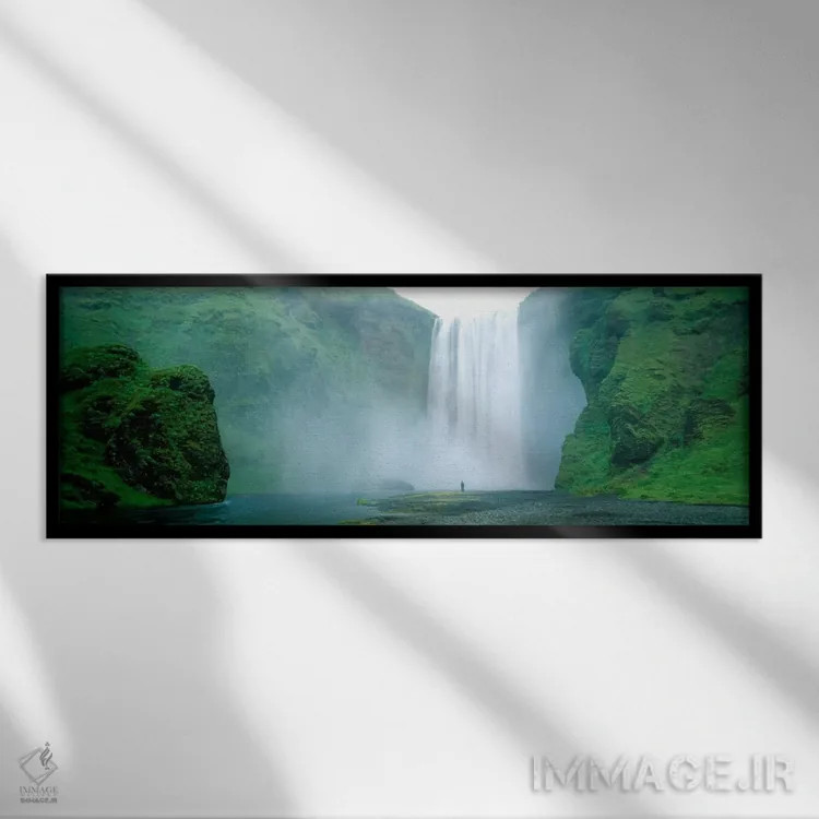 تابلو Skogafoss, Iceland,تماشاگر تنها، آبشار اسکوگافوس، ایسلند اثر پانورامیک ایمجز (استودیو عکاسی عریض) - نمای قابدار مشکی