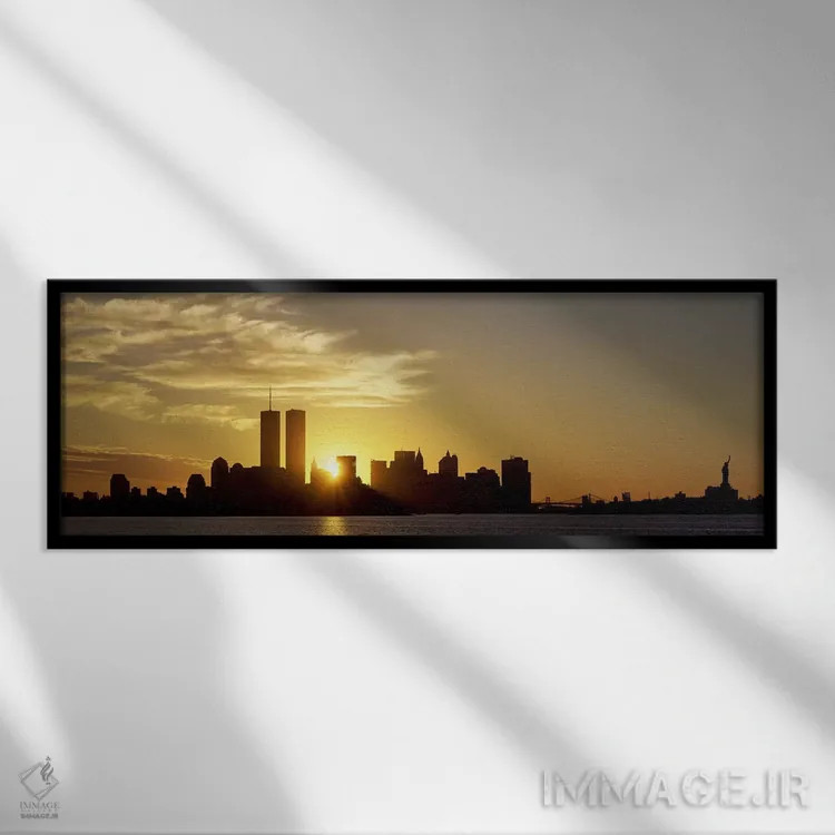 تابلو New York City, New York State, USA,افق منهتن و مجسمه آزادی در طلوع، شهر نیویورک، ایالت نیویورک، آمریکا اثر پانورامیک ایمجز (استودیو عکاسی عریض) - نمای قابدار مشکی