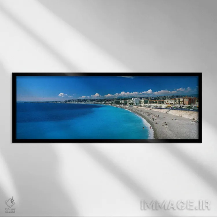 تابلو دریای مدیترانه، ریویرا فرانسه، شهر نیس، فرانسه اثر پانورامیک ایمجز (استودیو عکاسی عریض) - نمای قابدار مشکی