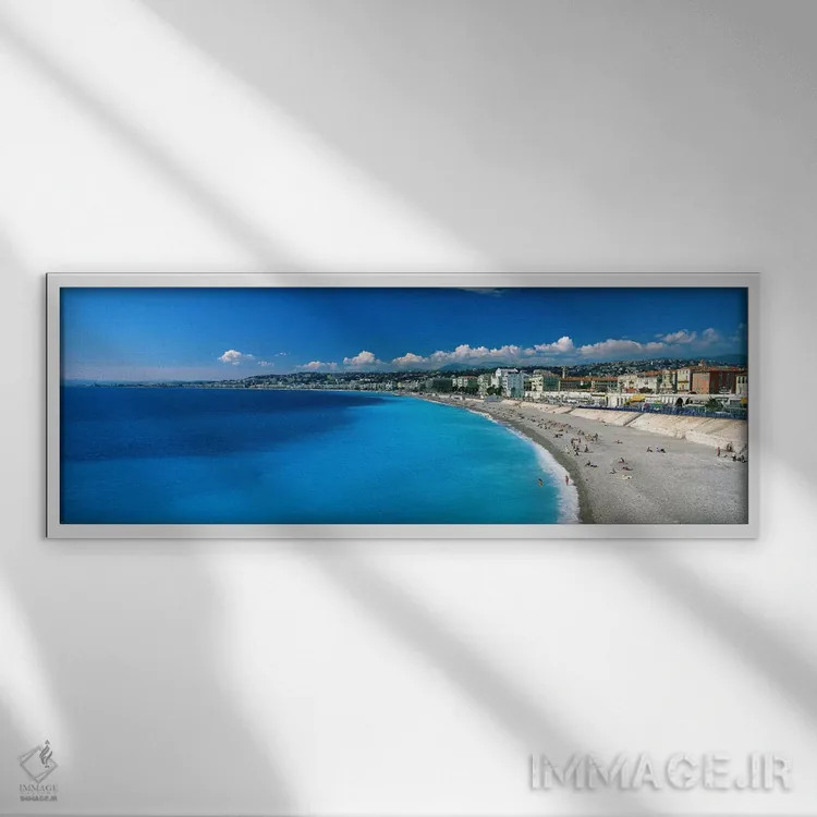تابلو دریای مدیترانه، ریویرا فرانسه، شهر نیس، فرانسه اثر پانورامیک ایمجز (استودیو عکاسی عریض) - نمای قابدار سفید