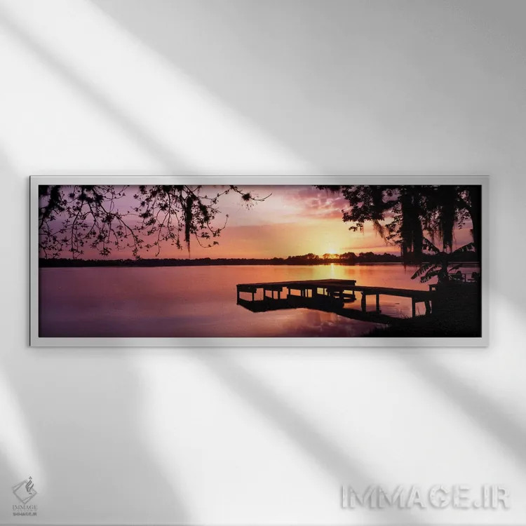 تابلو Florida, Orlando, Koa Campground, Lake Whippoorwill, Sunrise,آمریکا، فلوریدا، اورلاندو، کمپ کوآ، دریاچه ویپورویل، طلوع آفتاب اثر پانورامیک ایمجز (استودیو عکاسی عریض) - نمای قابدار سفید