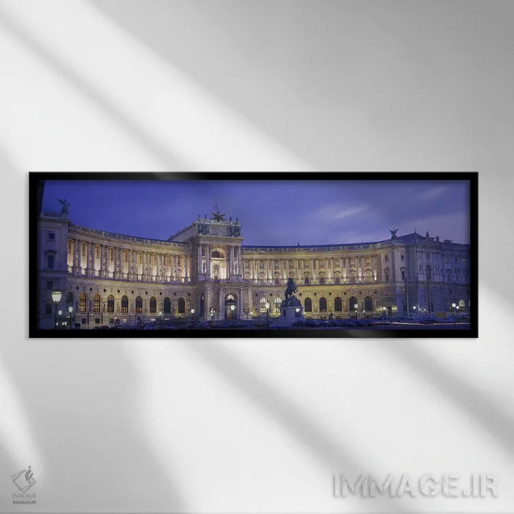 تابلو Hofburg (Imperial Palace), Vienna, Austria,نمای اصلی در شب، هوفبورگ (قصر سلطنتی)، وین، اتریش اثر پانورامیک ایمجز (استودیو عکاسی عریض) - نمای قابدار مشکی