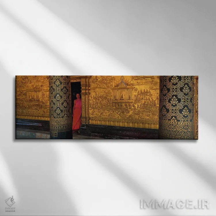 تابلو Luang Prabang, Laos,راهب در سالن عبادت صومعه بودایی وات مای، لوآنگ پرابانگ، لائوس اثر پانورامیک ایمجز (استودیو عکاسی عریض) - نمای روبهرو روی دیوار