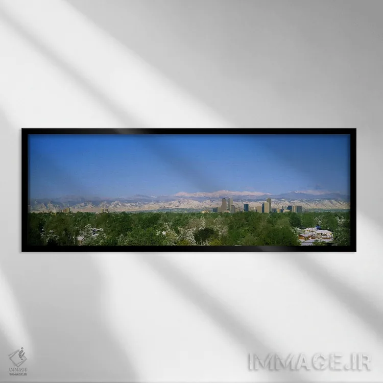 تابلو Denver, Colorado, USA,ساختمانها در شهری با کوهستان در پسزمینه، دنور، کلرادو، آمریکا اثر پانورامیک ایمجز (استودیو عکاسی عریض) - نمای قابدار مشکی