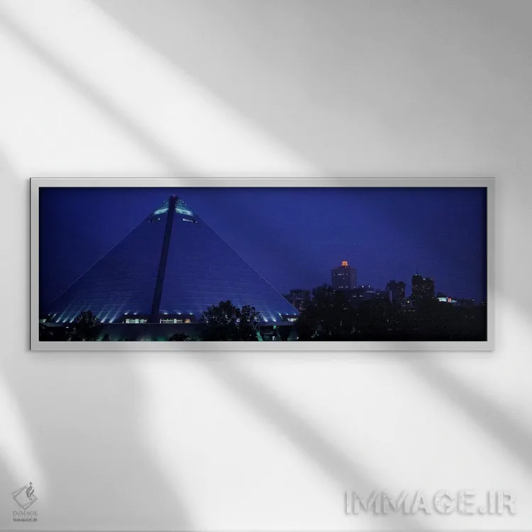 تابلو شب، ساختمان پیرامید و افق شهر ممفیس، تنسی، آمریکا اثر پانورامیک ایمجز (استودیو عکاسی عریض) - نمای قابدار سفید