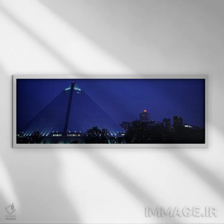 تابلو شب، ساختمان پیرامید و افق شهر ممفیس، تنسی، آمریکا اثر پانورامیک ایمجز (استودیو عکاسی عریض) - نمای قابدار سفید