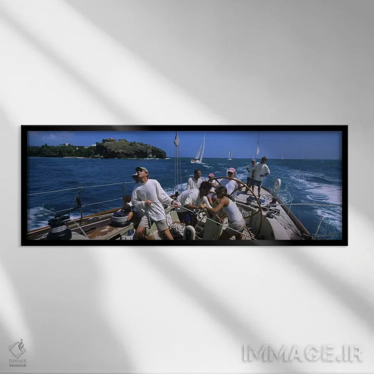 تابلو گروهی از افراد در حال مسابقه با قایق بادبانی، گرانادا اثر پانورامیک ایمجز (استودیو عکاسی عریض) - نمای قابدار مشکی