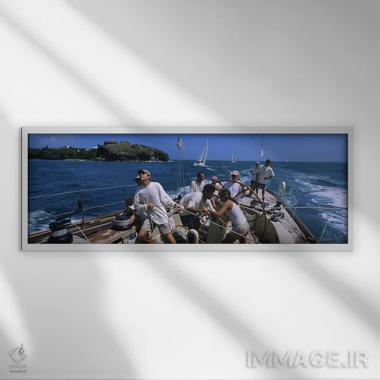 تابلو گروهی از افراد در حال مسابقه با قایق بادبانی، گرانادا اثر پانورامیک ایمجز (استودیو عکاسی عریض) - نمای قابدار سفید