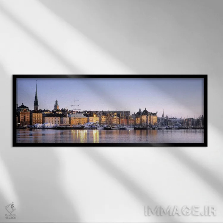 تابلو Skeppsbron, Old Town (Gamla stan), Stockholm, Sweden,کنار آب، اسکپسبرون، شهر قدیمی (گاملا استان)، استکهلم، سوئد اثر پانورامیک ایمجز (استودیو عکاسی عریض) - نمای قابدار مشکی