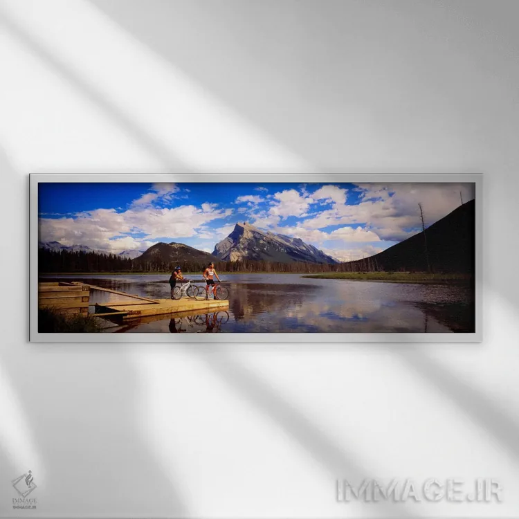 تابلو دوچرخهسواران کوهستان، دریاچههای ورمیلیون، آلبرتا، کانادا اثر پانورامیک ایمجز (استودیو عکاسی عریض) - نمای قابدار سفید