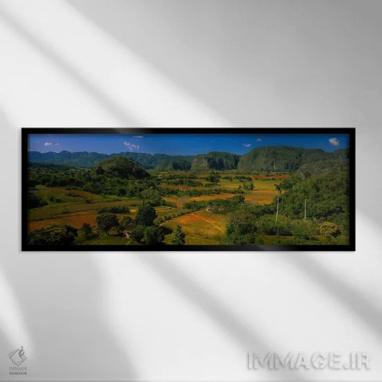 تابلو Valle de Vinales, Pinar del Rio, Cuba,منظره کارست گرمسیری، دره وینالس، پینار دل ریو، کوبا اثر پانورامیک ایمجز (استودیو عکاسی عریض) - نمای قابدار مشکی