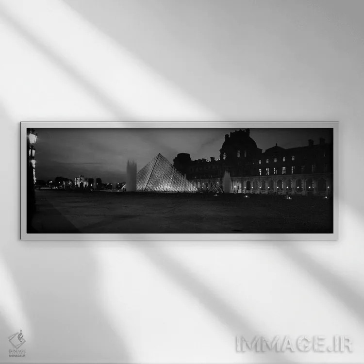 تابلو Louvre Pyramid, Musee Du Louvre, Paris, Ile-de-France, France (black & white),هرم روشنشده در شب، هرم لوور، موزه لوور، پاریس، ایل-دو-فرانس، فرانسه (سیاه و سفید) اثر پانورامیک ایمجز (استودیو عکاسی عریض) - نمای قابدار سفید