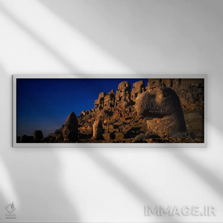 تابلو Mount Nemrut, Nemrud Dagh, Cappadocia, Antolia, Turkey,سنگها روی صخره، کوه نمرود، نمرود داغ، کاپادوکیا، آناتولی، ترکیه اثر پانورامیک ایمجز (استودیو عکاسی عریض) - نمای قابدار سفید
