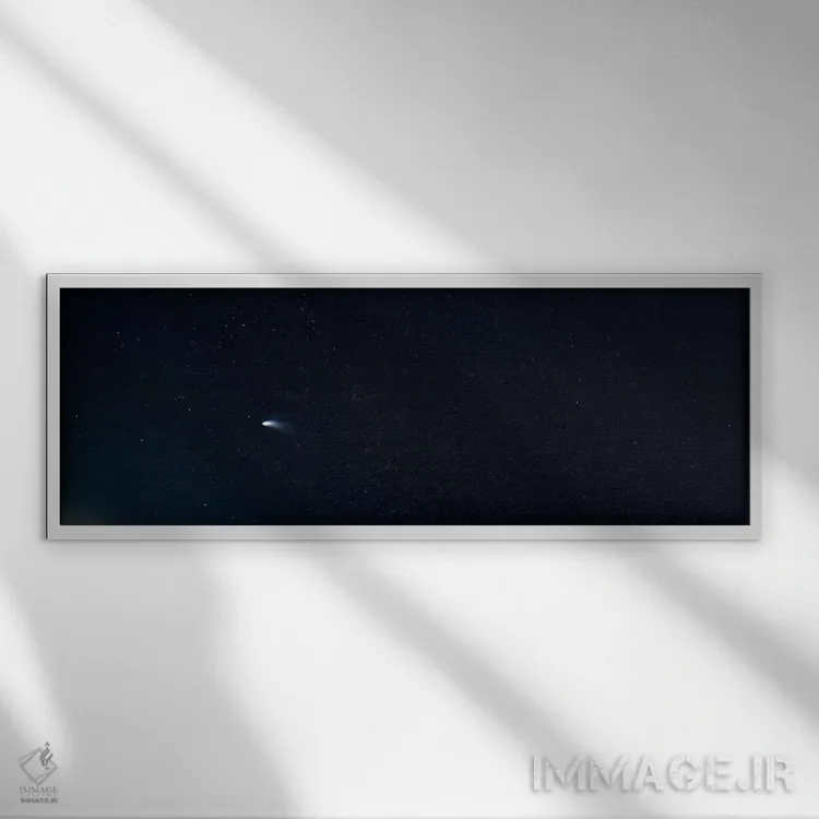 تابلو دنبالهدار هیل-باپ در آسمان شب از شمال کالیفرنیا اثر پانورامیک ایمجز (استودیو عکاسی عریض) - نمای قابدار سفید