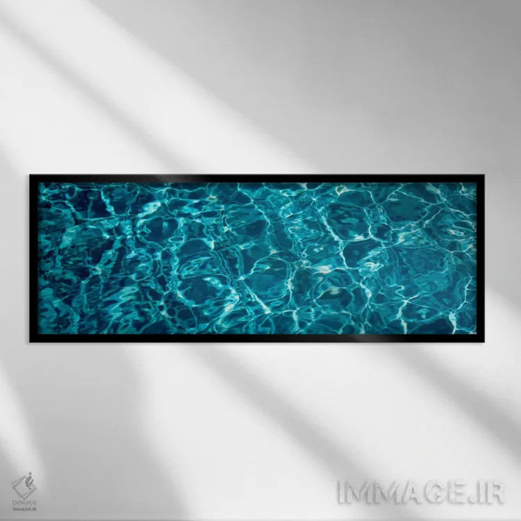 تابلو موجهای آب استخر شنای ساکرامنتو، کالیفرنیا، آمریکا اثر پانورامیک ایمجز (استودیو عکاسی عریض) - نمای قابدار مشکی